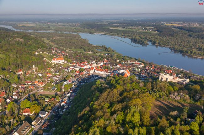 Kazimierz Dolny, panorama od strony E. EU, PL, Lubelskie.. Lotnicze.